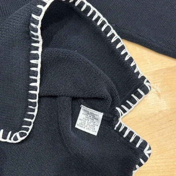 Cadeau Black Sweaterwith White Trim Size 4T - Picture 4 of 4